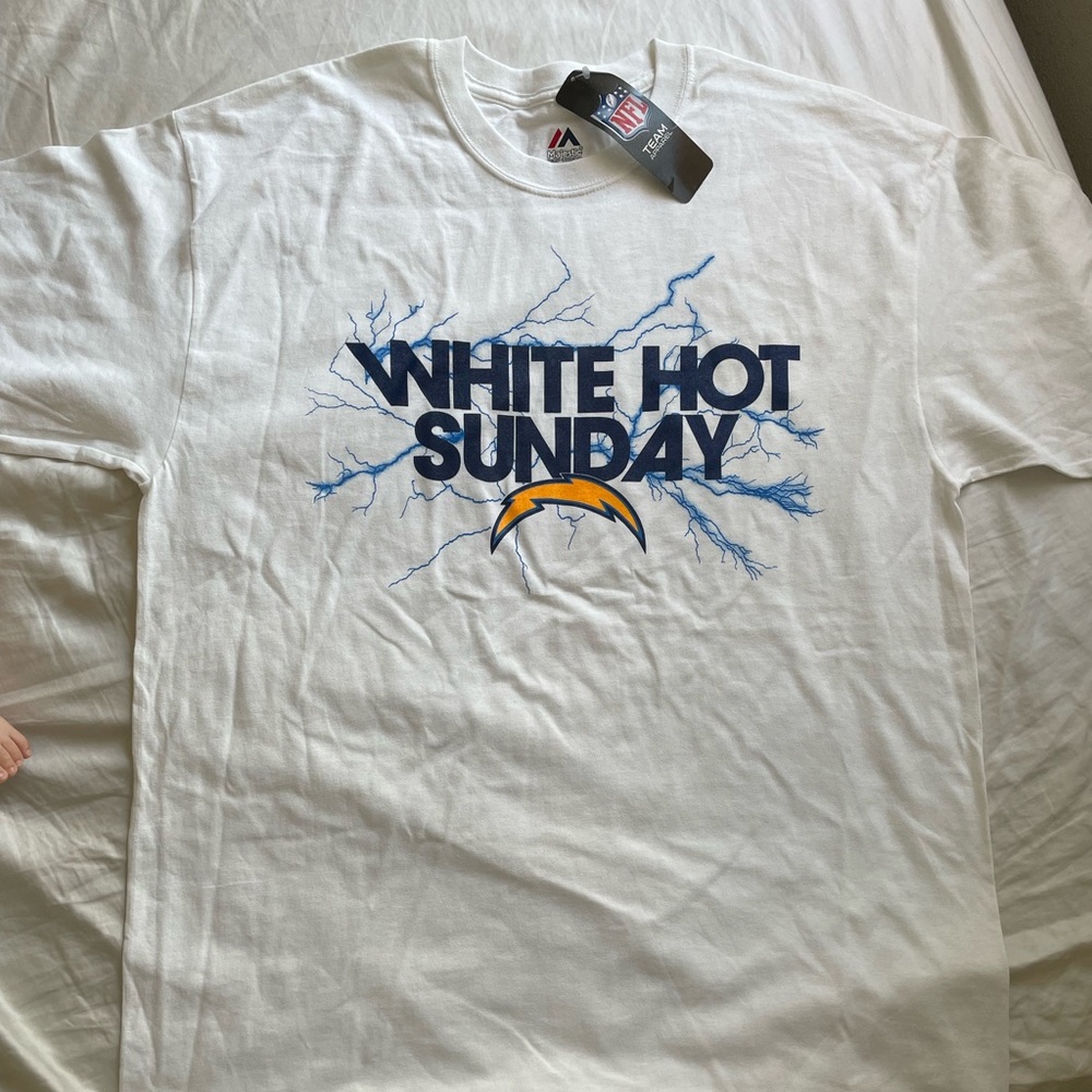Los Angeles Chargers Mens Large Tshirt